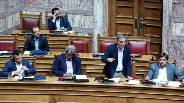 «Εμφύλιος» στην Αριστερά με Πολάκη και Τσακαλώτο για τη συνέντευξη Τσίπρα: «Άνοιξε την πόρτα στο αντιΣΥΡΙΖΑ μέτωπο – Ευκλείδη, προκαλείς…»