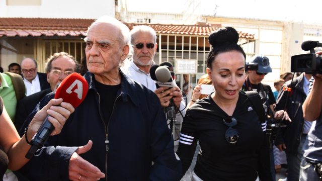 «Η παρουσία σου μέσα μου δεν έσβησε ποτέ…»: Η Βίκυ Σταμάτη δεν ξέχασε ποτέ τον Άκη Τσοχατζόπουλο