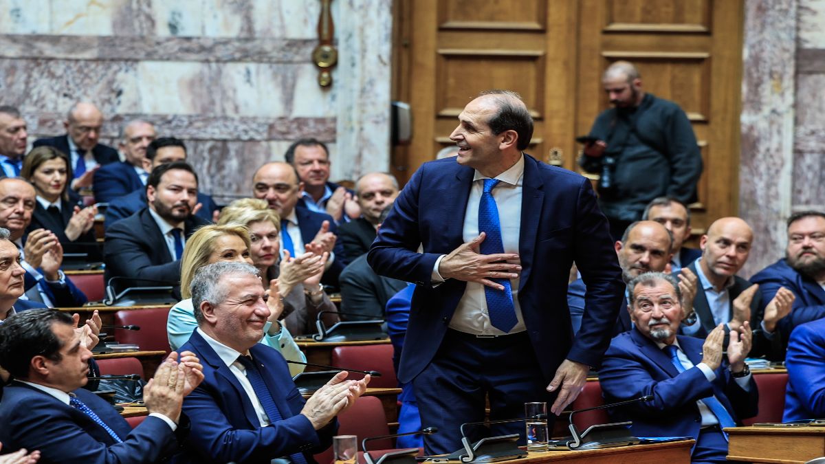 «Ο άνθρωπος που πάλευε για όλη την Ελλάδα»: Το «αντίο» του πολιτικού κόσμου στον Απόστολο Βεσυρόπουλο