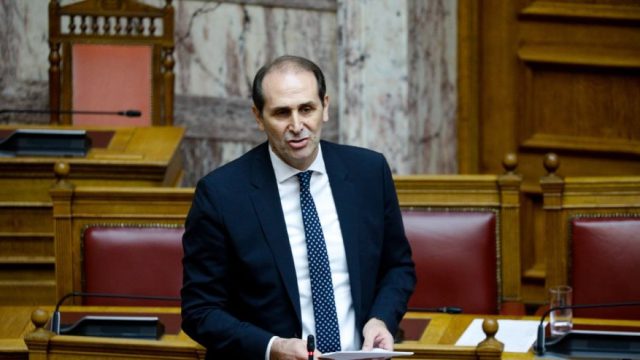 Ο Απόστολος Βεσυρόπουλος υπέστη ανακοπή καρδιάς σε beach bar της Χαλκιδικής