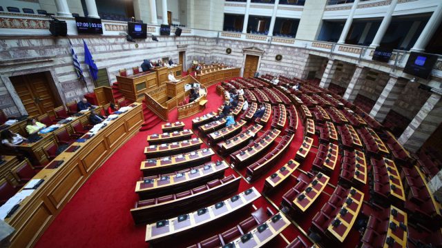 Το ξεκαθάρισμα για το επίδομα επικίνδυνης εργασίας των υπαλλήλων της Βουλής μετά τις σφοδρές αντιδράσεις
