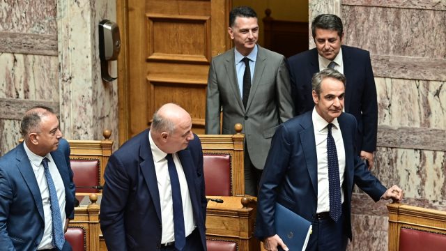 Το σοβαρό πρόβλημα του Μαξίμου, ο φόβος της απώλειας της δεδηλωμένης, τα πυρά Βενιζέλου και άφαντος Κακλαμάνης