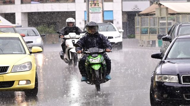 «Υποχωρούν τα μελτέμια, ζέστη και καταιγίδες»: Προ των πυλών η νέα κακοκαιρία – Έρχεται Σαββατοκύριακο με βροχές