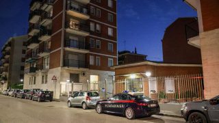 83χρονη καταπλακώθηκε θανάσιμα από τον γείτονά της – Ο 70χρονος πήδηξε από τον τέταρτο όροφο