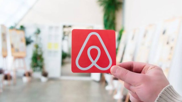 Airbnb: Νέα άνοδος για τις βραχυχρόνιες μισθώσεις στην Ελλάδα – Τι δείχνουν τα στοιχεία