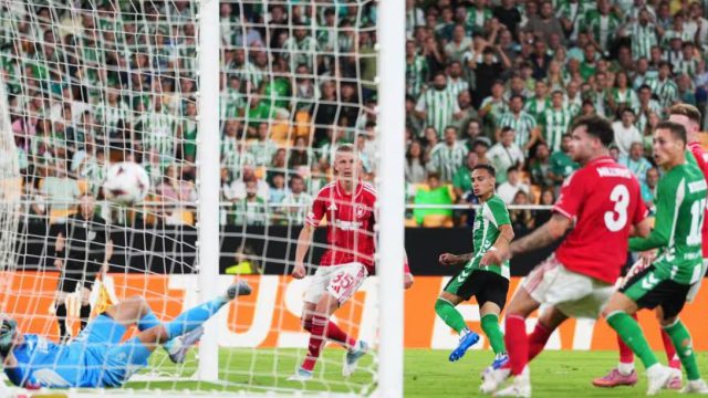 Europa League: Εντυπωσιακή ευρωπαϊκή πρεμιέρα για Τσιμίκα στη Ρόμα, ματσάρα στην Σεβίλλη – Όλα τα αποτελέσματα