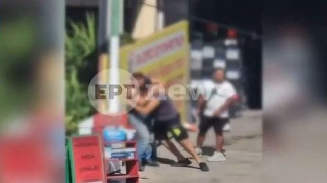 Χάος στη Νέα Χαλκηδόνα: Καβγάς για την προτεραιότητα σε φανάρι κατέληξε σε άγριο ξύλο (video)