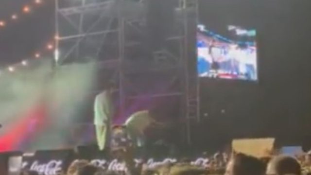 «Εντάξει, νικήσαμε»: Ο Κωνσταντίνος Αργυρός διέκοψε τη συναυλία του για να δείξει… Εθνική στο Eurobasket!