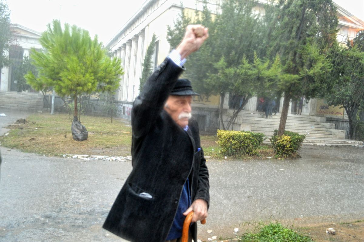 Μανώλης Γλέζος