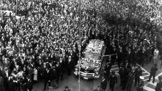 Σαν σήμερα, 22 Σεπτεμβρίου 1971: Η κηδεία του νομπελίστα ποιητή Γιώργου Σεφέρη εξελίσσεται σε διαδήλωση κατά της Χούντας