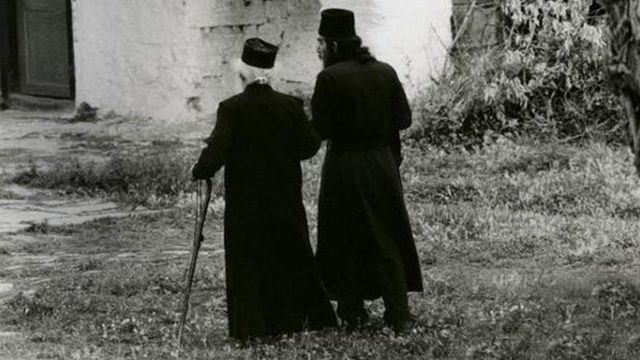 Σαν σήμερα, 25 Σεπτεμβρίου  1833: Με διάταγμα της Αντιβασιλείας αποφασίζεται η διάλυση των μοναστηριών, που έχουν λιγότερους από έξι μοναχούς