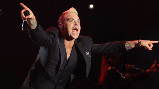 Robbie Williams: Ένα παγκόσμιο τουρ κάνει στάση στο Καλλιμάρμαρο – Η επιστροφή του απόλυτου σόουμαν στην Αθήνα