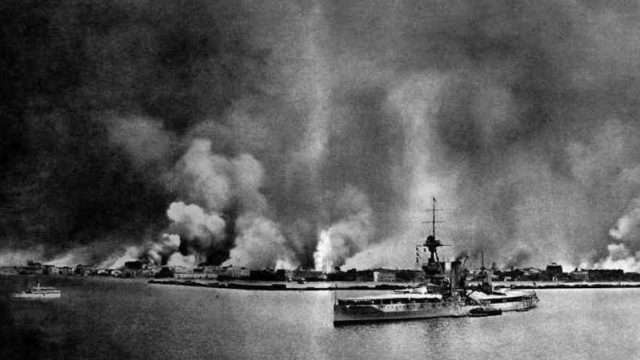 Σαν σήμερα 03 Σεπτεμβρίου 1922: Η τραγική φυγή από τη Σμύρνη – Τα ελληνικά στρατεύματα την εγκαταλείπουν