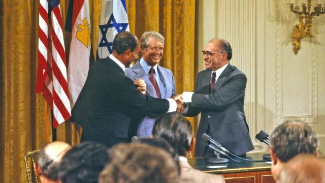 Σαν σήμερα, 17 Σεπτεμβρίου 1978: Αίγυπτος και Ισραήλ υπογράφουν τη συνθήκη ειρήνης –  Η πρώτη ειρηνευτική συμφωνία των Ισραηλινών με γειτονικό του κράτος