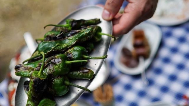 ¡Topa!: Το κρητισπανικό καφενείο της Κυψέλης που σε ταξιδεύει από τη Φωκίωνος στην χώρα των Βάσκων!