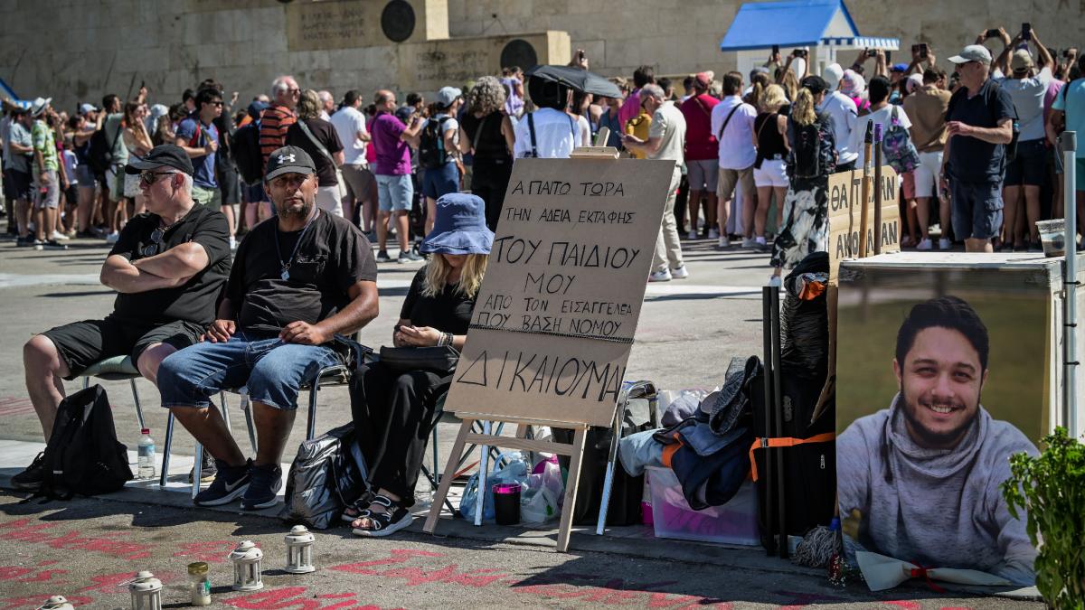 Εξώδικο Ρούτσι-Καρυστιανού σε Μητσοτάκη και Άρειο Πάγο για την εκταφή θυμάτων – «Η ζωή του αγωνιστή πατέρα του Πάνου κινδυνεύει»