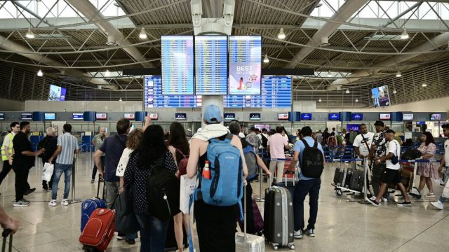 «Παίρνουν ακόμη και πάνω από €120.000 ετησίως»: Ο Χρίστος Δήμας για τις καθυστερήσεις και τα αιτήματα των ελεγκτών εναέριας κυκλοφορίας