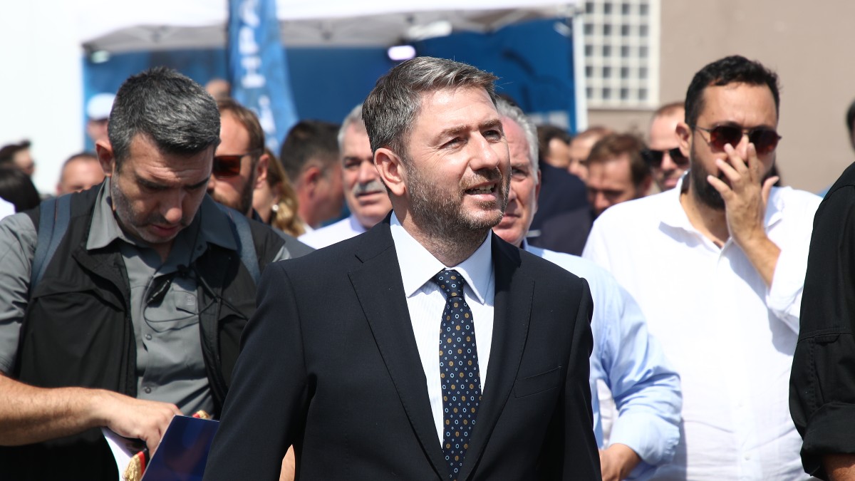 Ονειρεύεται… παλιό ΠΑΣΟΚ ο Νίκος Ανδρουλάκης: Πήγε στη ΔΕΘ και έβλεπε τον Ανδρέα Παπανδρέου