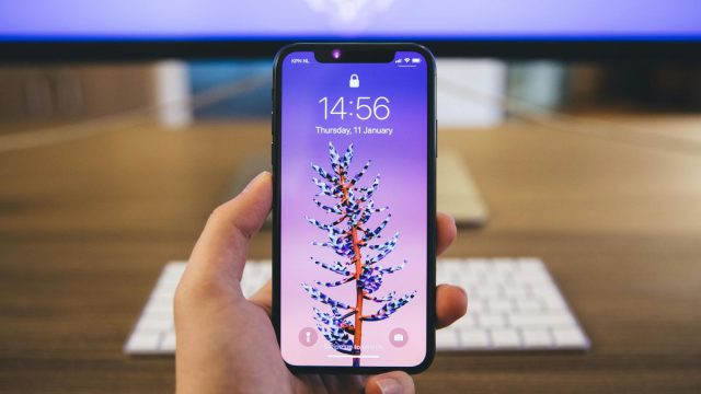 Apple: «Απειλεί» πως θα σταματήσει να στέλνει προϊόντα της σε 27 χώρες της ΕΕ