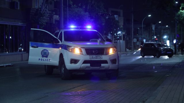 Τέσσερις τραυματίες από άγρια συμπλοκή 20 ατόμων στη Μεταμόρφωση – Την ίδια ώρα γινόταν κρητικό γλέντι