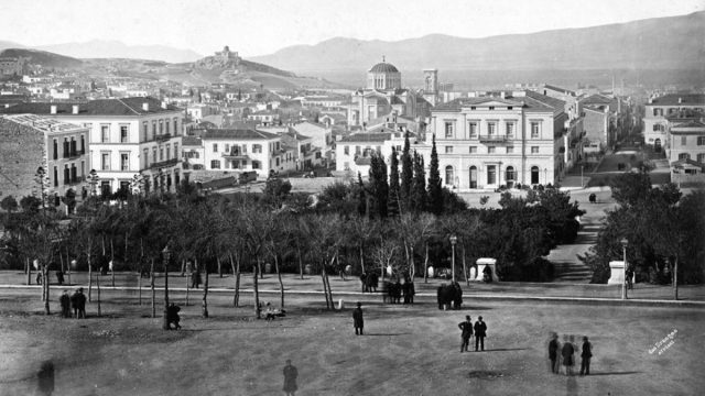 Κουίζ για την παλιά Αθήνα: Έχεις περάσει 100% από αυτή την πλατεία – Την αναγνωρίζεις;