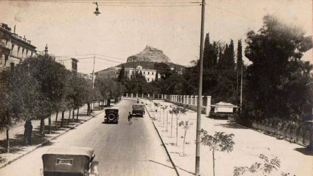 Κουίζ για την παλιά Αθήνα: Αναγνωρίζεις την λεωφόρο; Είναι από τις πιο γνωστές