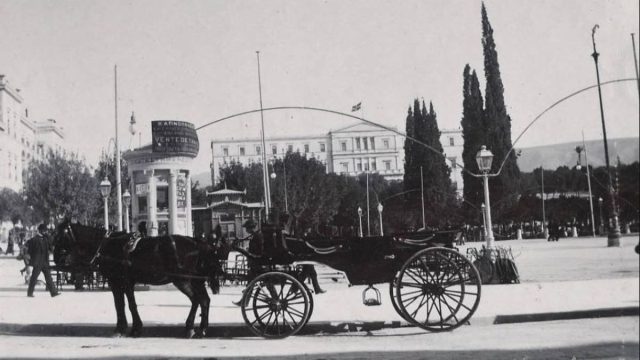 Κουίζ για την παλιά Αθήνα: Αναγνωρίζεις την πλατεία; Σίγουρα έχεις περάσει από εκεί