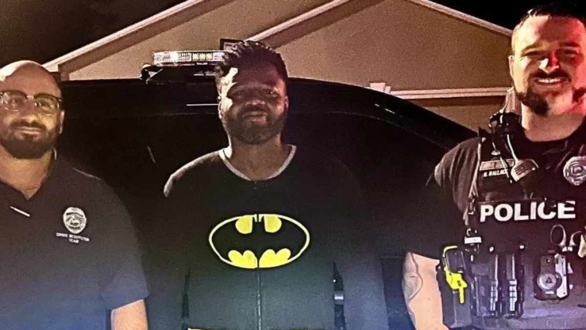 Φλόριντα: Άνδρας ντυμένος Batman έπιασε διαρρήκτη που έκλεβε το αυτοκίνητο του γείτονα