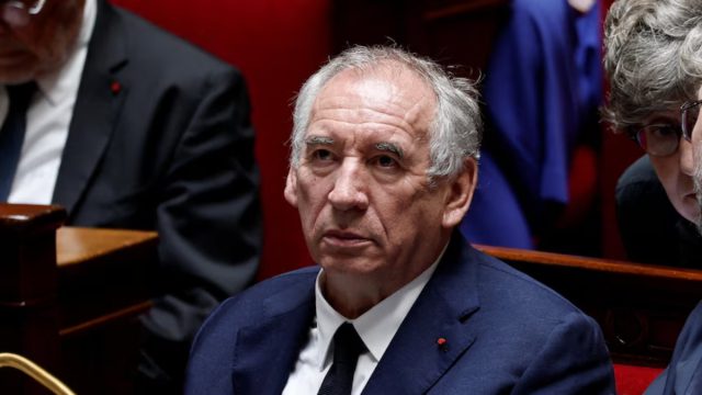 Έπεσε η κυβέρνηση της Γαλλίας: Έχασε την ψήφο εμπιστοσύνης ο Μπαϊρού και παραιτείται