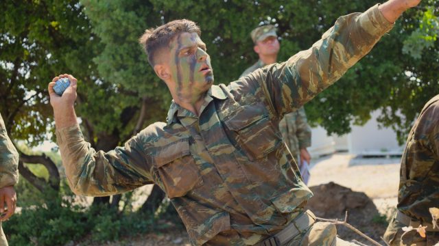 Κερδισμένοι από τον Οκτώβριο οι ένστολοι – Έξτρα έως και δύο μισθοί τον χρόνο
