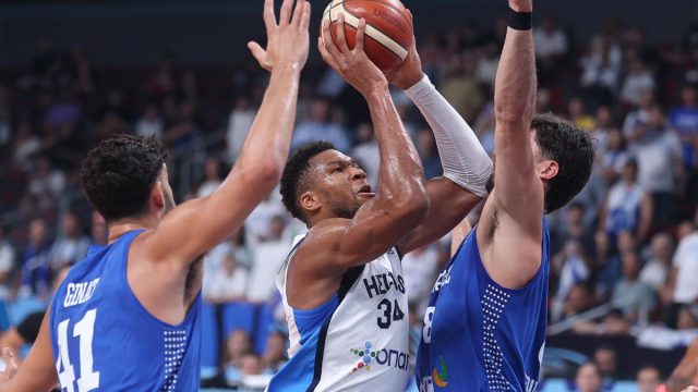 EuroBasket 2025: Με τρομερό Αντετοκούνμπο η Ελλάδα προκρίθηκε στους «8»!