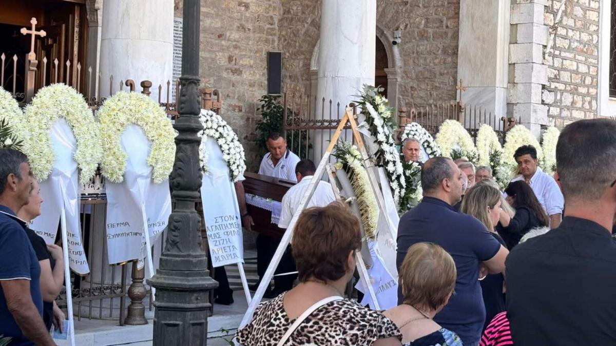 Κηδεία Γιώργου Παυλάκη: Οδύνη στο τελευταίο αντίο του οπερατέρ του ΑΝΤ1 που «έφυγε» την ώρα του ρεπορτάζ