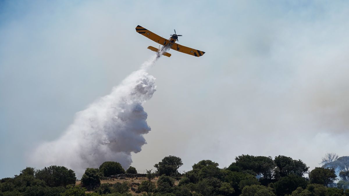 Πυρκαγιά στη Στεμνίτσα Αρκαδίας – Στη «μάχη» επίγειες και εναέριες δυνάμεις