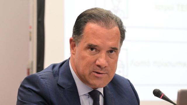 Άδωνις Γεωργιάδης: Υποκρισία των αριστερών – Ζητούσαν να απολυθεί ο Πορτοσάλτε για την παλαιστινιακή σημαία αλλά όχι ο Πάρις Ρούπος