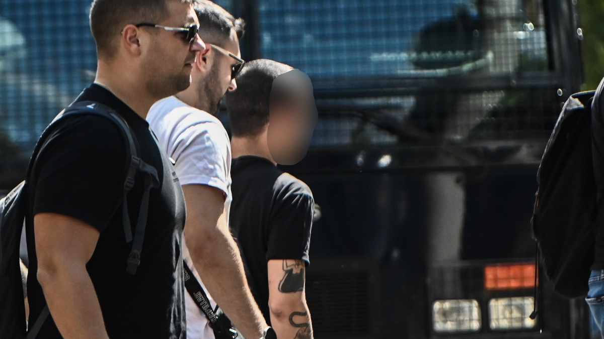 Στον εισαγγελέα ο Γιάννης Μάλαμας μετά τις κουτουλιές σε αστυνομικό – Φωτογραφίες