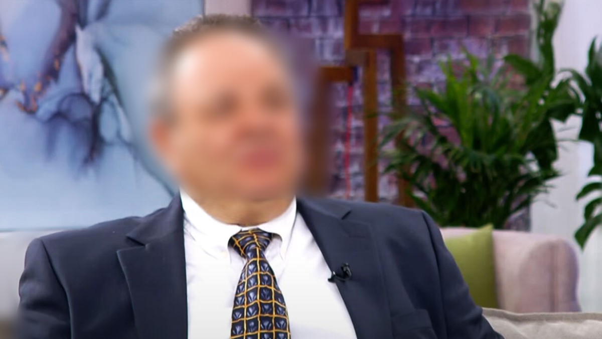 «Πίεζε τη μητέρα μου για χρήματα όταν ήταν ακόμα χειρουργημένος ο πατέρας μου»: Τι είπε ο γιος ασθενούς για τον γιατρό με το «φακελάκι»