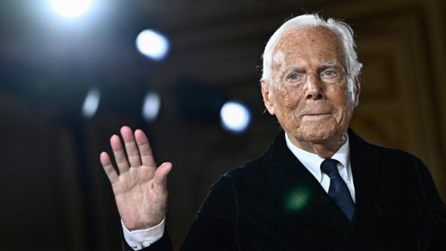 Τζόρτζιο Αρμάνι: Σε λαϊκό προσκύνημα η σορός του – Η τελευταία επιθυμία του θρύλου της μόδας