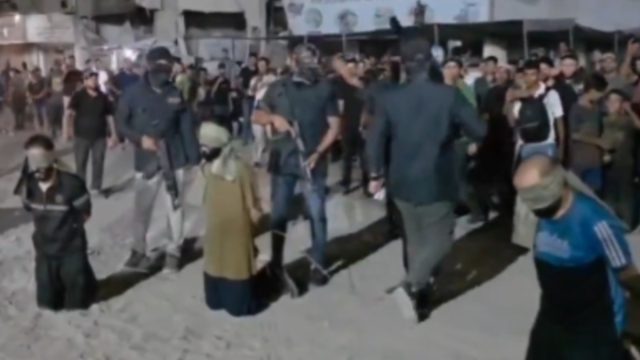 Πρωτοφανές βίντεο: Η Χαμάς εκτέλεσε τρεις Παλαιστίνιους, για συνεργασία με το Ισραήλ