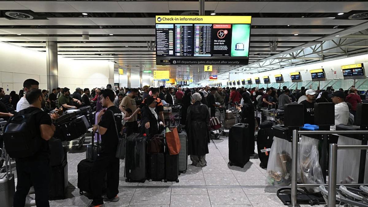 Βρετανία: Συνελήφθη 40χρονος για την κυβερνοεπίθεση που «παρέλυσε» τα ευρωπαϊκά αεροδρόμια