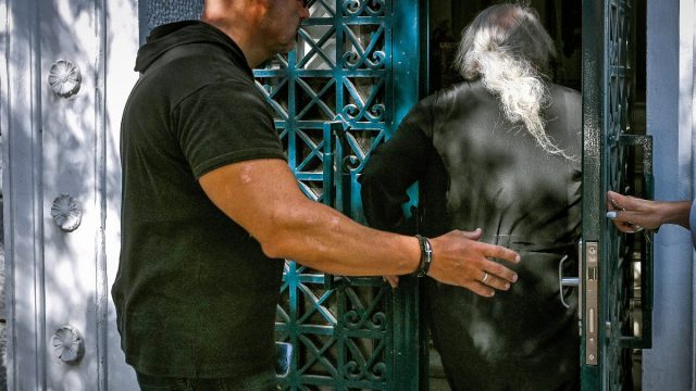 Αυτός είναι ο ηγούμενος που κατηγορείται για αρχαιοκαπηλία – Οδηγήθηκε στον εισαγγελέα