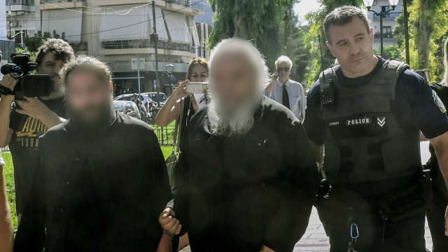 Μονή Σπηλαίου: Προφυλακιστέοι ο ηγούμενος και άλλοι πέντε για την υπόθεση αρχαιοκαπηλίας