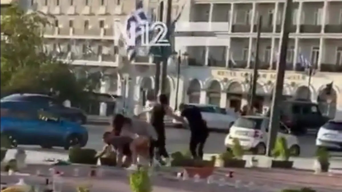 Άγριος τσακωμός Παλαιστίνιων και Ισραηλινών μπροστά στο μνημείο του Αγνώστου Στρατιώτη – Πιάστηκαν στα χέρια