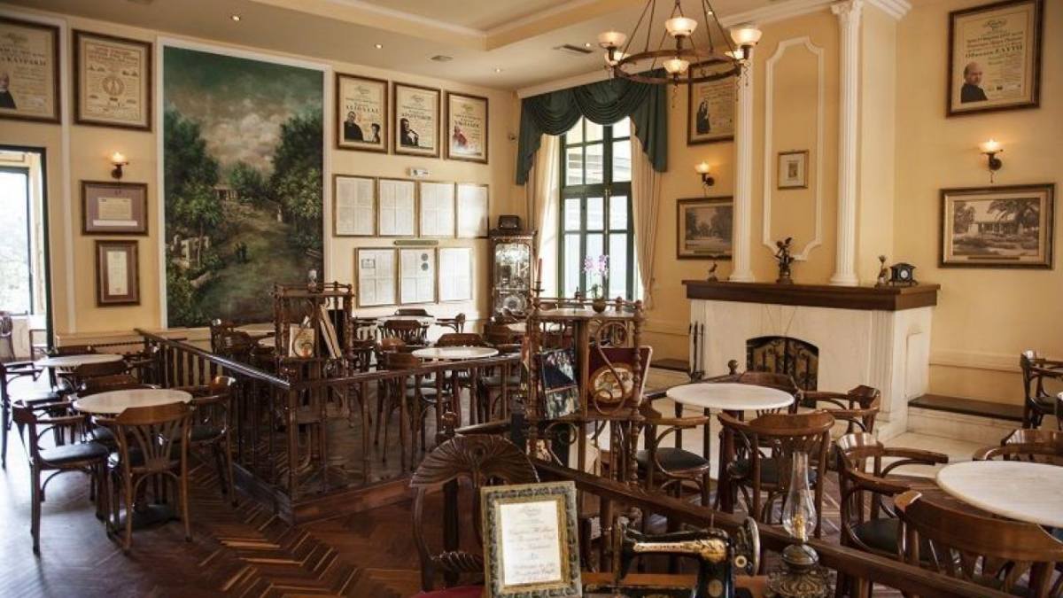 Αναδρομή στον χρόνο: Το ιστορικό καφέ των Χανιών που φιλοξένησε τον Βενιζέλο και τον Καζαντζάκη – Λειτουργεί αδιάκοπα από το 1870