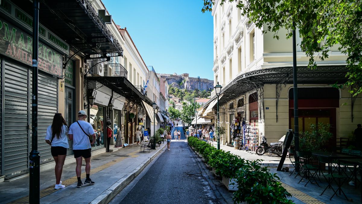 Καιρός σήμερα 19/09:  Μικρή πτώση της θερμοκρασίας, παραμένουν οι ισχυροί άνεμοι – Η πρόγνωση Αρνιακού και Ρήγου