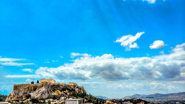 Καιρός σήμερα 26/10: Το καλοκαίρι καλά κρατεί του Αγίου Δημητρίου – Η πρόγνωση των Αρναούτογλου, Τσατραφύλλια
