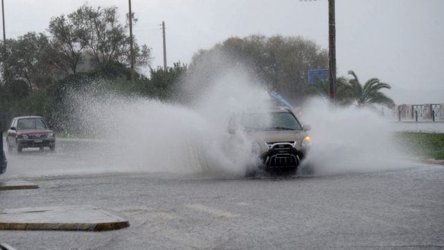 Απότομη αλλαγή του καιρού: Έρχεται φθινόπωρο με ισχυρές καταιγίδες και πτώση θερμοκρασίας