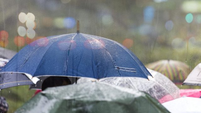Καιρός σήμερα 26/9: Πτώση της θερμοκρασίας και βροχές – Η πρόγνωση από Αρνιακό και Σούζη