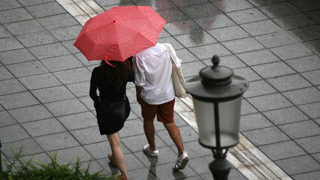 Αναβάθμισε το έκτακτο δελτίο η ΕΜΥ: Ισχυρές καταιγίδες και έντονες βροχοπτώσεις σε Ιόνιο και Δυτική Ελλάδα – Σε επιφυλακή η Πολιτική Προστασία