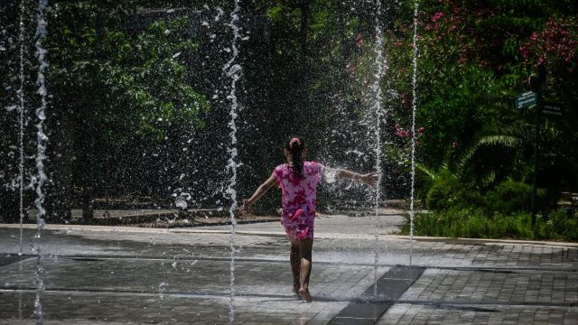 Καιρός σήμερα 1/9: Με ζέστη μας υποδέχεται ο Σεπτέμβριος – Η πρόγνωση από Αρναούτογλου και Τσατραφύλλια