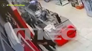 Βίντεο ντοκουμέντο: Καρέ καρέ ληστεία σε ψιλικατζίδικο στα Καμίνια και χειροπέδες σε 32χρονο
